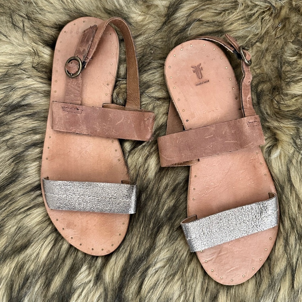Frye Two‑Tone Leather Sandals in Brown and Gold